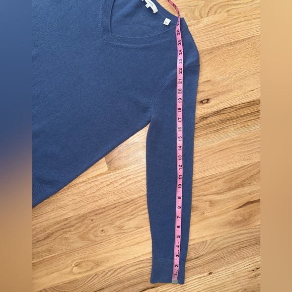 VINCE 100% Cashmere Weekend V-Neck Cashmere Sweater in Arroyo Blue Size XS - Picture 8 of 9